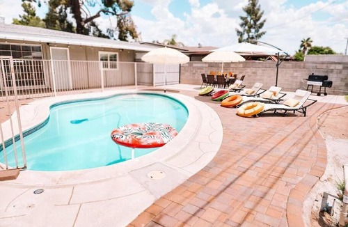 Glendale Villa | Glendale Pool Heat Pet Friendly