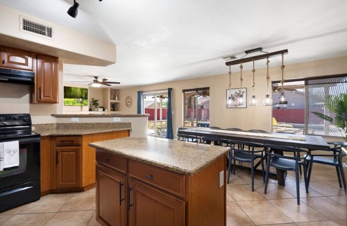 Larissa Cottage | Glendale w Pool & Games