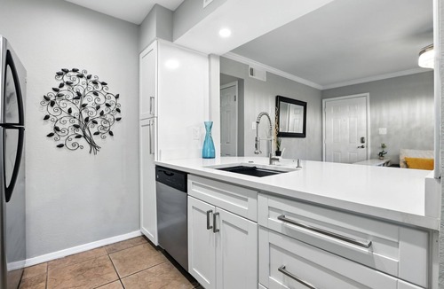 Scottsdale Estates Six Condo | Golf Course remodeled main floor condo in Old Town Scottsdale with King beds