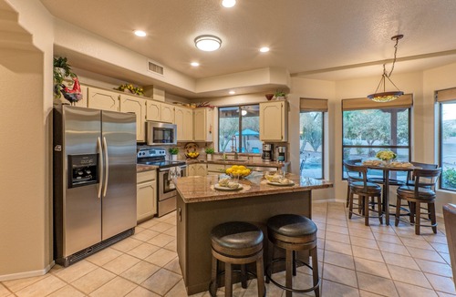 Gold Canyon House | GOLF Oasis, MT Views, Htd POOL, Spa, Putt Green, Shuffleboard, 2 Bikes, Smart TVs