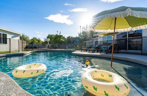Mesa House | Golf Simulator Pool Sports Court Sleeps 24