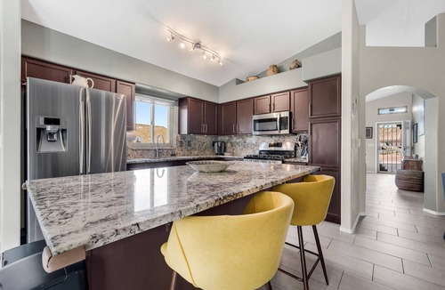 Oro Valley House | Gorgeous backyard views- home gym- pet friendly!
