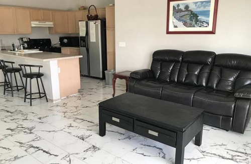 Phoenix House | Gorgeous Clean 4 Bedroom Glendale Vacation Home + Wi-Fi