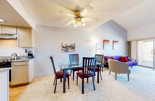 Desert Shores Condo | Gorgeous condo with hot tub, pool, tennis court, & grilling area - lake access
