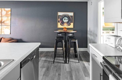 Goebel Apartment | Gorgeous CozySuites in Camelback w/pool, parking! 10