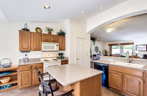 Oakwood House | Gorgeous Oakwood Vacation Home with Golf Cart! Spotless!