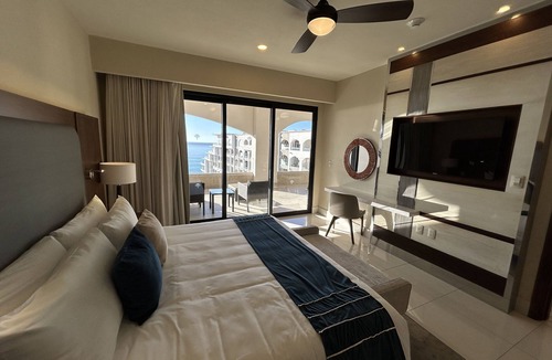 San Jose del Cabo Resort | Gorgeous Oceanfront 2BR Cabo Rental – Ocean Views, Infinity Pool & Luxe Vibes
