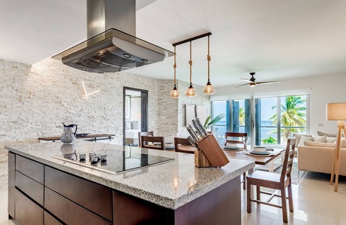Puerto Juarez Condo | Gorgeous Ocean Front Apartment Casa Shell by RedAwning