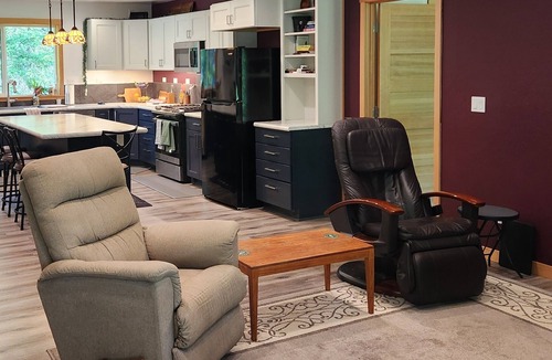 Carey Bay House | Gorgeous, Quiet, Relaxing 2-bedroom home in Conkling Park - Dog Friendly