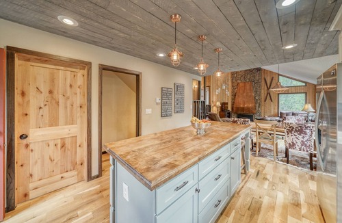 Nathrop Cabin | Gorgeous Rippling Waters! Private Hot Tub- Spectacular Views!