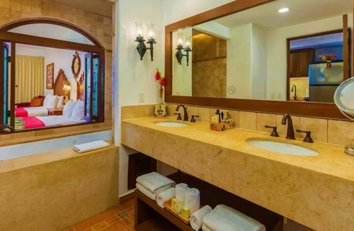 Cabo San Lucas Apartment | Grand 2BR Family Suite + 24/7 Concierge Club @Cabo