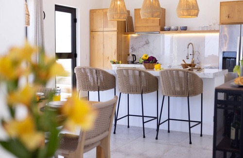 Vinorama Apartment | Grand Horizon Penthouse · Walk to the Beach· Ocean Views · Pool & Jacuzzi