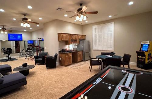 Casa Grande Villa | Grand Luxury Estate - Pool, Spa, Gym, Game Room, Movie Theater & Pickleball