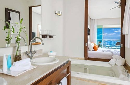 Playa Diamante Resort | Grand Mayan Master Suite - 2Bdr, 2 Ba, Kitchen, Jacuzzi Tub, sleeps 6+2, 3 TVs