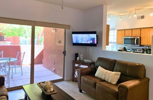 Surprise Condo | Grand Oasis: Luxury Condo in La Solana
