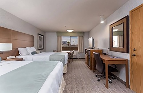 Yuma Hotel | GREAT DESERT STAY! COMFY AND MODERN UNIT, POOL, PARKING AND POOL