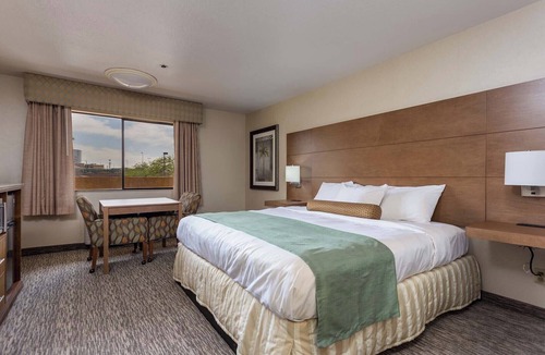 Yuma Hotel | GREAT DESERT STAY! COMFY UNIT, POOL, PARKING
