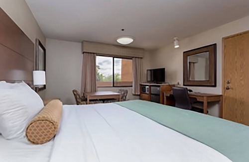 Yuma Hotel | GREAT DESERT STAY! COMFY UNIT, POOL, PARKING