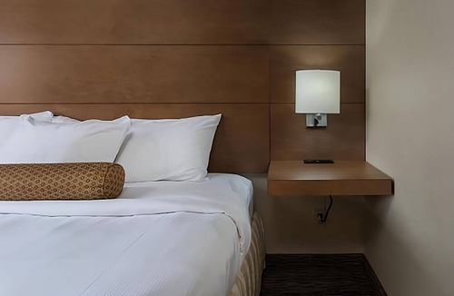 Yuma Hotel | GREAT DESERT STAY! COMFY UNIT, POOL, PARKING