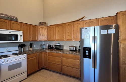 Bullhead City House | Great for families. Den is 4th bedroom with full bunk beds. Gated Community