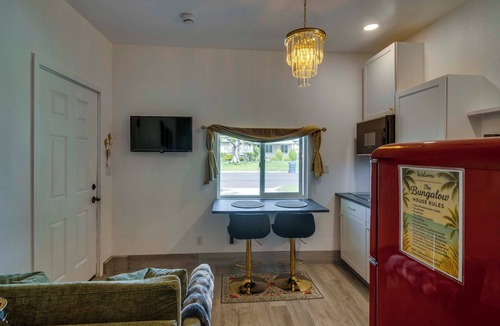 Valley Glen Apartment | Great for Work! Chic & Cozy Los Angeles Unit