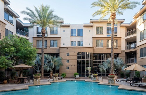 Camelback East Condo | Great Location/1B1B/King Bed/Fast WiFi/Pool/Gym