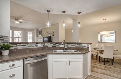Kierland Condo | Great Location! Dining, Shopping, FREE GOLF, Hiking, Heated Pool, Spa & Fitness Room, Garage + WIFI