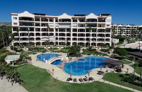 Zona Hotelera Condo | Ground floor beach condo comfortably sleeps 4. One king bed plus two queen beds.