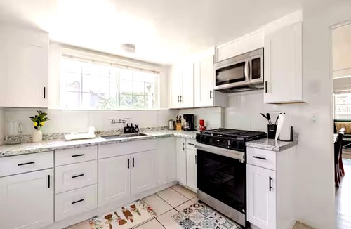 Rialto House | Guest Favorite Spacious Home w/huge Yard, Sleeps 15, Near Dining & Attractions