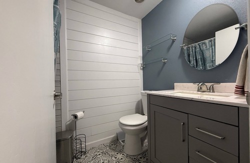 Foothills House | Guest room in the Foothills