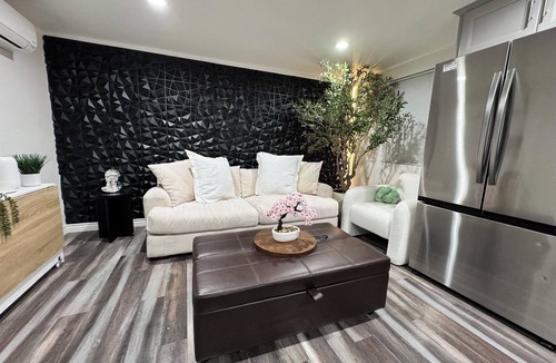 Colton House | Guesthouse— Private jacuzzi— Perfect Getaway