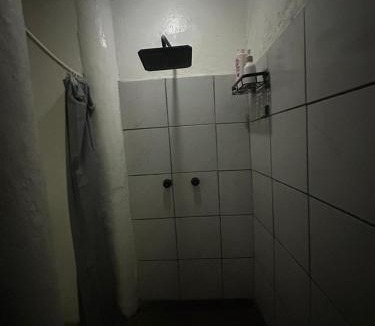 Minerales House | Habitación con sanitario privado cerca del aeropuerto