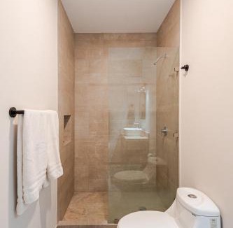 Libertad House | Habitación y baño privado en departamento compartido
