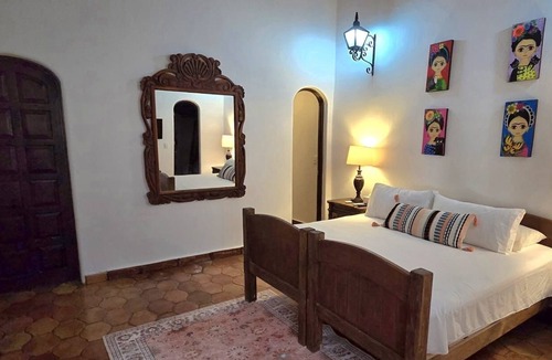Ajijic Bed & Breakfast | Habitacion "La Bugambilias" in Casa Caroline Bella