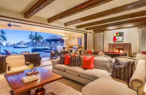 El Medano Ejidal House | HACIENDA BEACH CLUB BEACH FRONT 4 BE34DROOM VILLA CAN BE RENTED AS A 3 BEDROOM