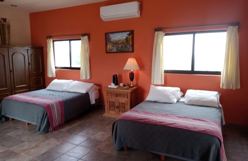 La Ribera Bed & Breakfast | Hacienda de Palmas: Room #1 Grande with two queen size beds and sofa bed
