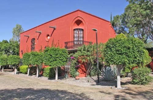 Galindo House | Hacienda-style colonial house near vineyards