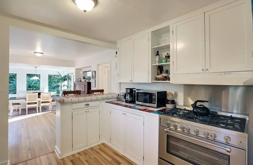 Montecito House | Hammonds Beach Haven - next to Miramar Beach w/yard, deck & sunroom - walk to Rosewood!