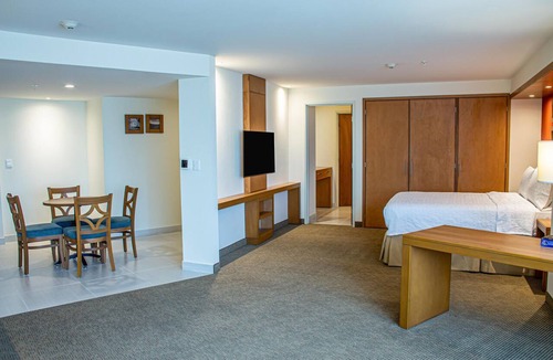 Chapalita Hotel | Hampton Inn by Hilton Guadalajara/Expo