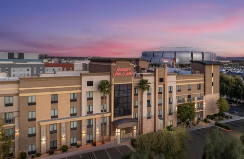 Glendale Sports and Entertainment District Hotel | Hampton Inn & Suites Phoenix Glendale-Westgate