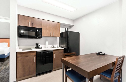 Palm Valley Hotel | Hampton Inn & Suites Phoenix-Goodyear