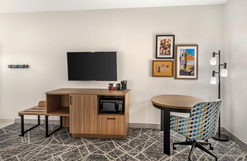 La Sierra Hotel | Hampton Inn & Suites Riverside/Corona East