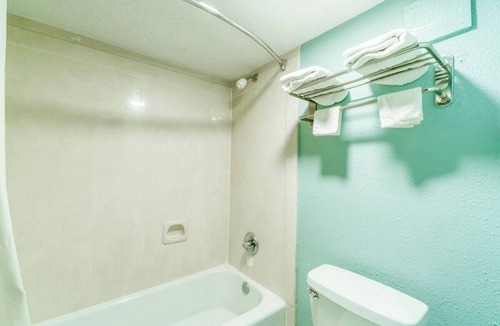 Harlingen Hotel | Harlingen 2 Full Beds Room Near Valle Vista Mall & Popular Dining