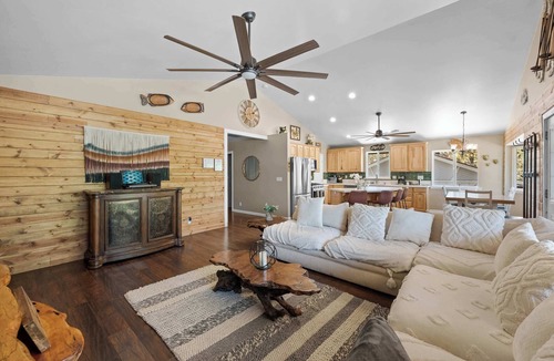Big Bear Lake House | Harmony Pines Spa Game Garage