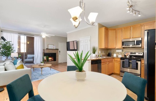 Paradise Valley Village Condo | Heart of Scottsdale*Pool*Balcony*Smart TV*Gym*BBQ