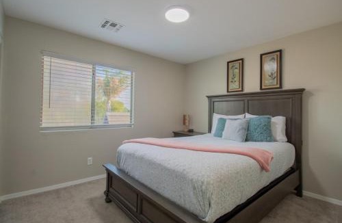 Casa Grande Villa | Heated Pool Comfy King Queen BBQ