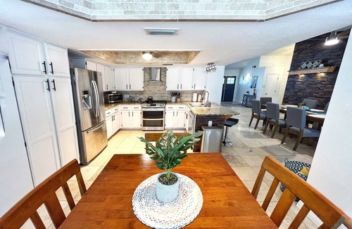 Meadows House | Heated Pool + Fun Outdoor Oasis! Cozy Family Friendly house in Gilbert near Mesa