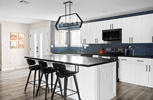 Glendale House | Heated Pool, Hot Tub, Game Room & Sport Court