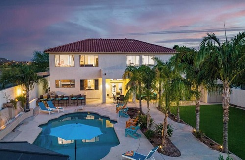 Pleasant Valley House | Heated Pool | Hot Tub | Pool Table | Putting Green | 5BR