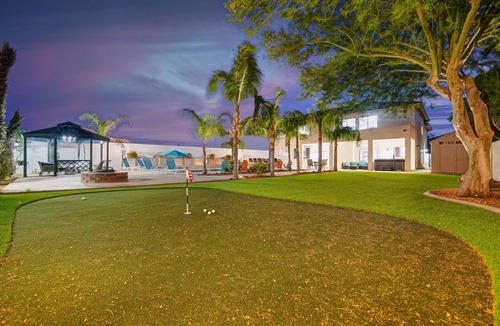 Pleasant Valley House | Heated Pool | Hot Tub | Pool Table | Putting Green | 5BR